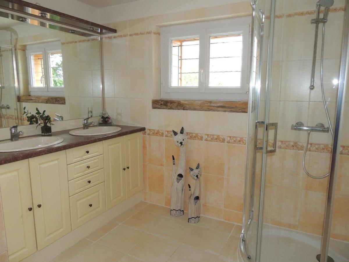 La Ferme Du Bourg Bed & Breakfast Eraines Bagian luar foto